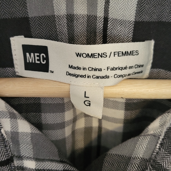MEC Organic Cotton Button Down Long Sleeve Flannel - Picture 4 of 5
